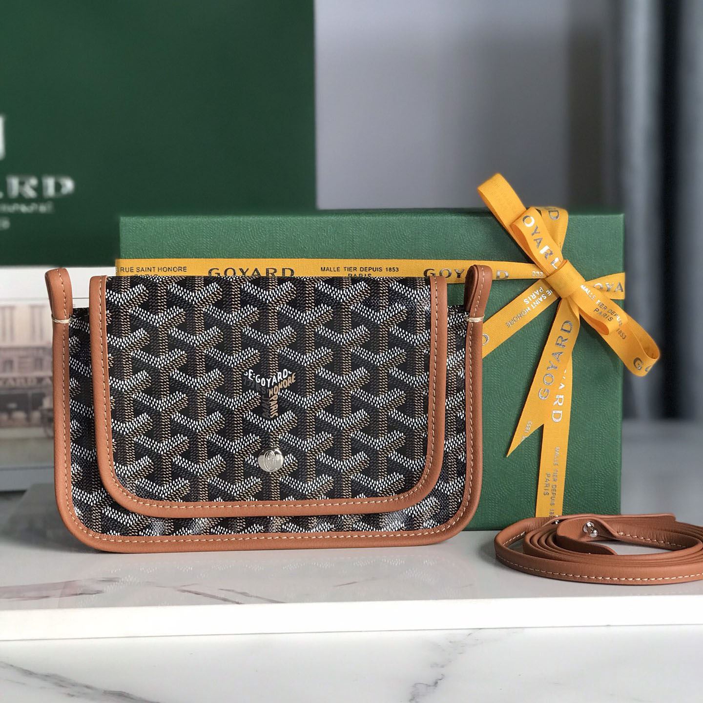 Go*ard clutch bags